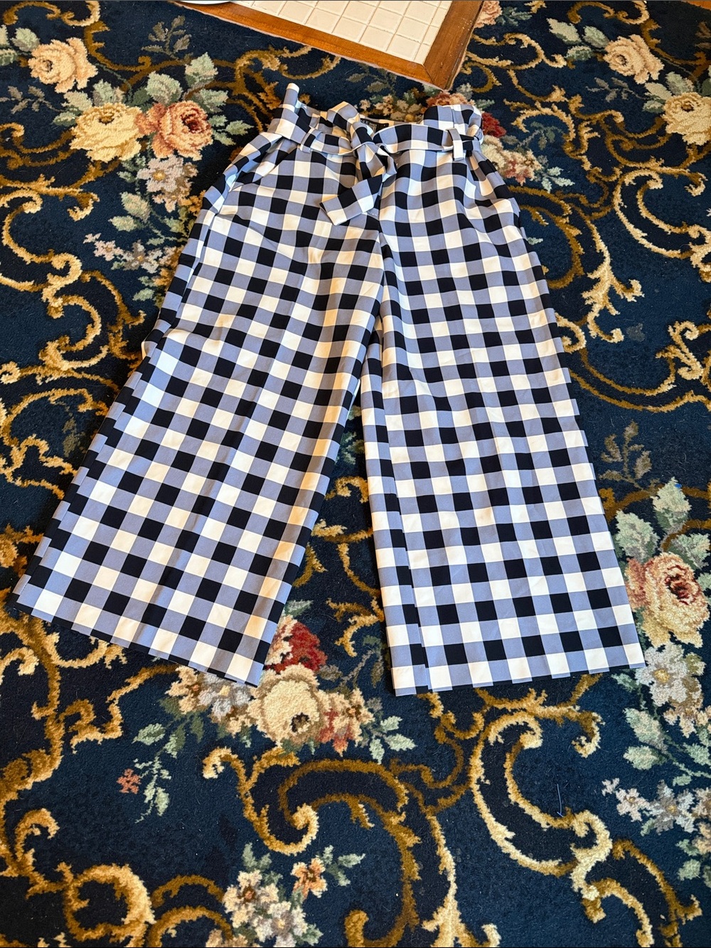 Wide-Leg Gingham crops  in black. White and lavender. Never worn. Perfect shape